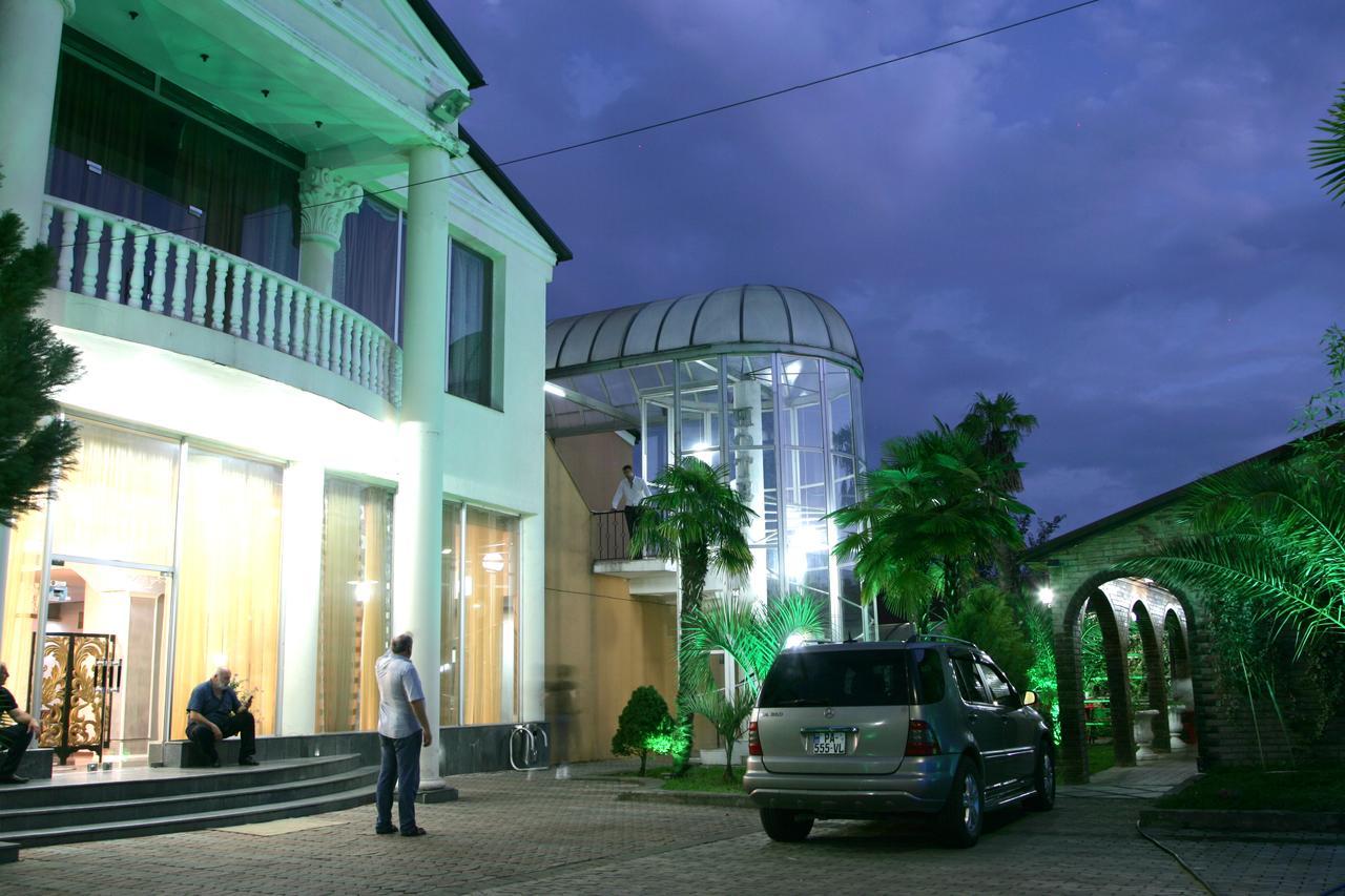 Eleon Hotel Koetaisi Buitenkant foto