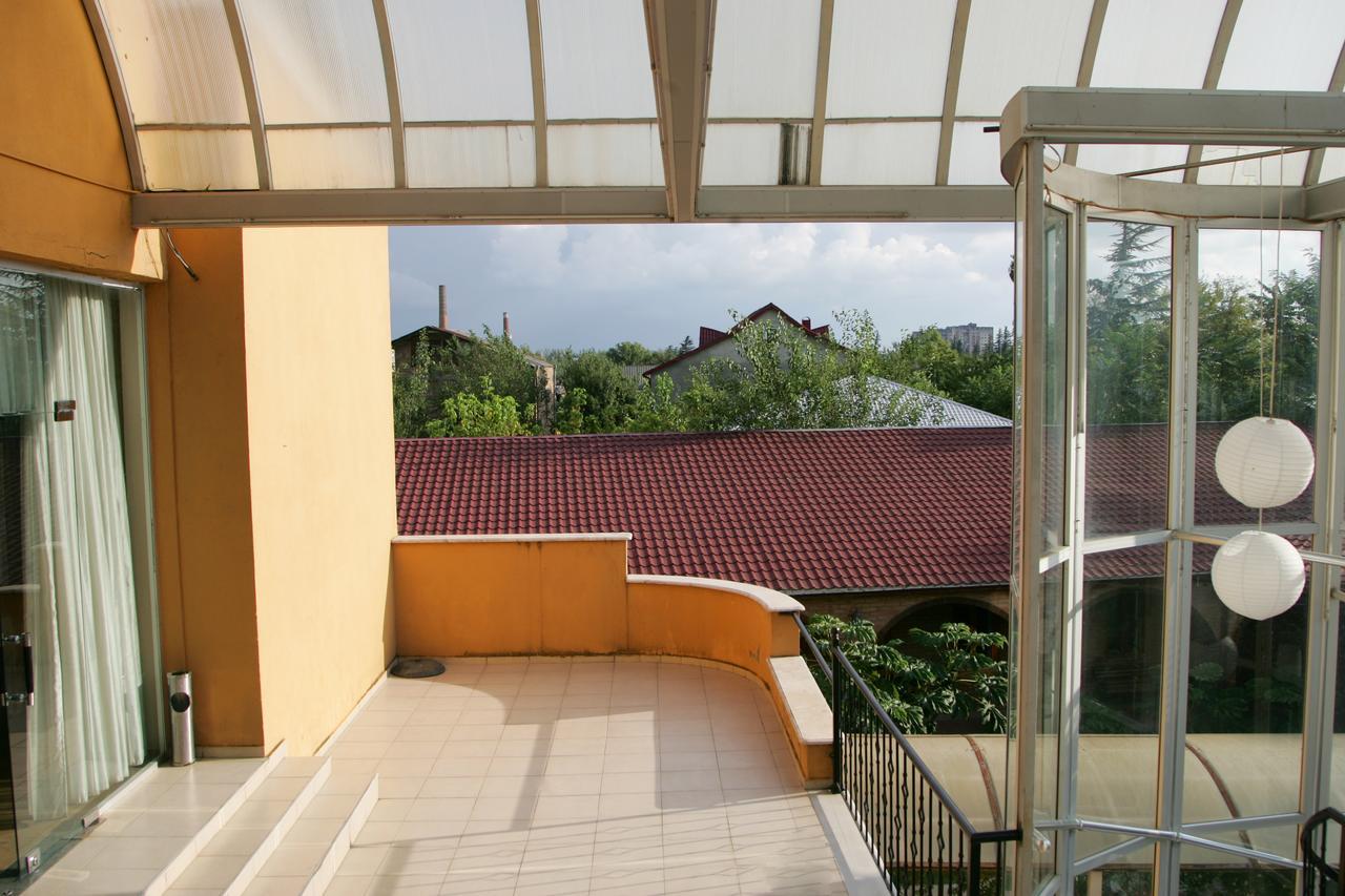 Eleon Hotel Koetaisi Buitenkant foto