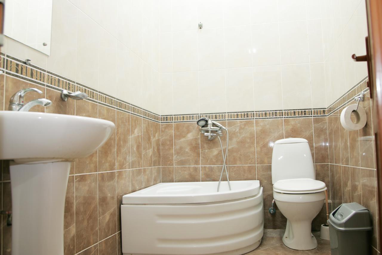Eleon Hotel Koetaisi Buitenkant foto