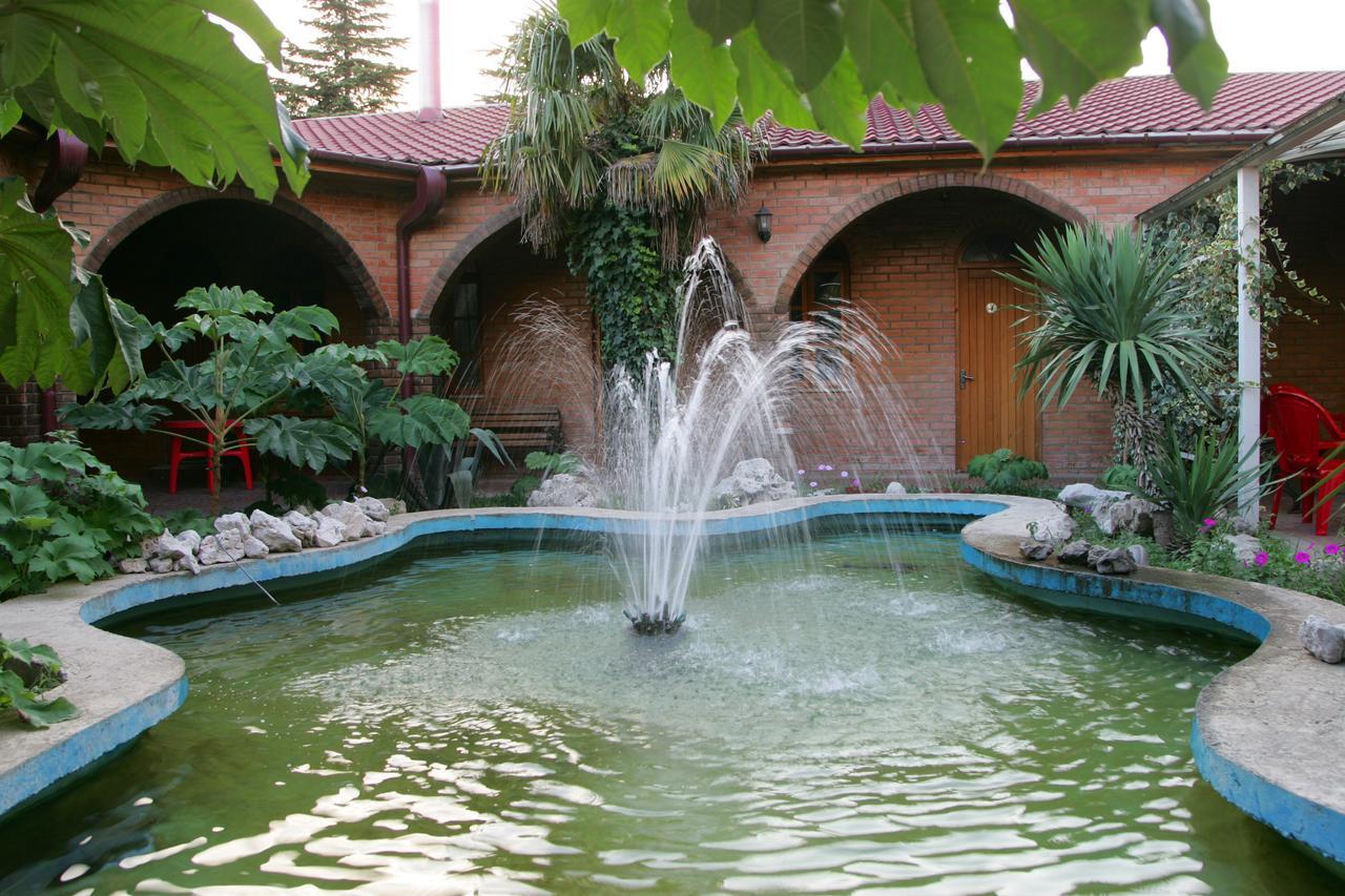 Eleon Hotel Koetaisi Buitenkant foto