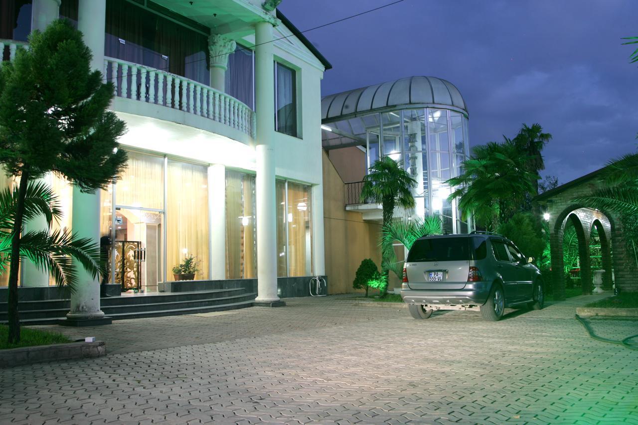 Eleon Hotel Koetaisi Buitenkant foto