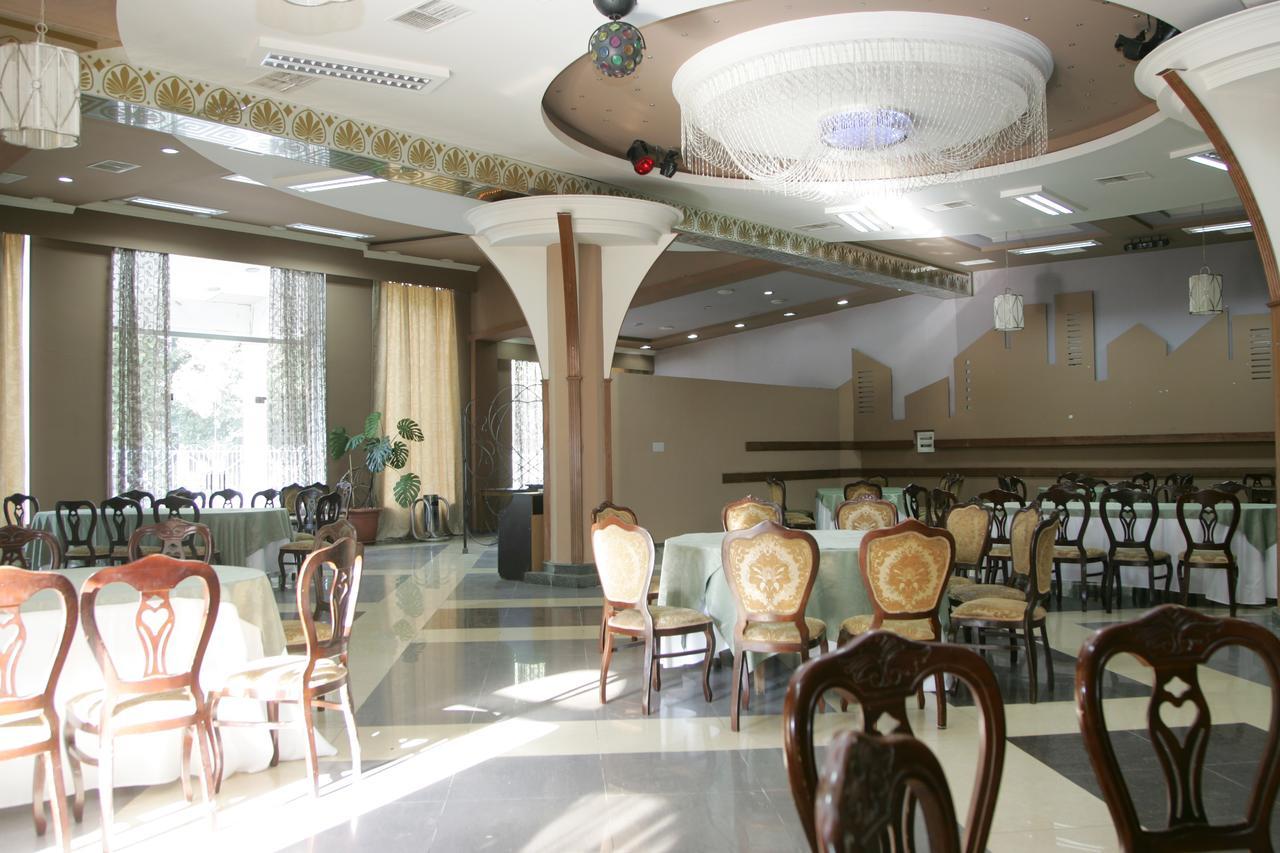 Eleon Hotel Koetaisi Buitenkant foto