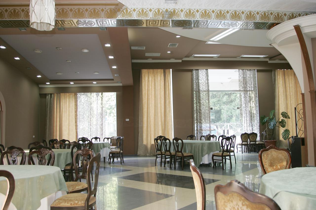 Eleon Hotel Koetaisi Buitenkant foto