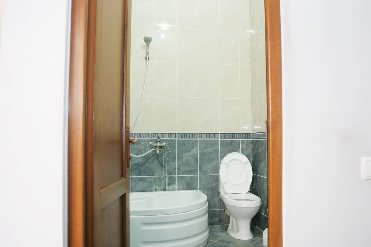 Eleon Hotel Koetaisi Buitenkant foto