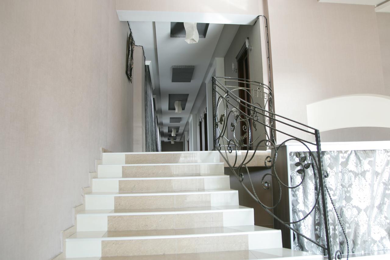 Eleon Hotel Koetaisi Buitenkant foto